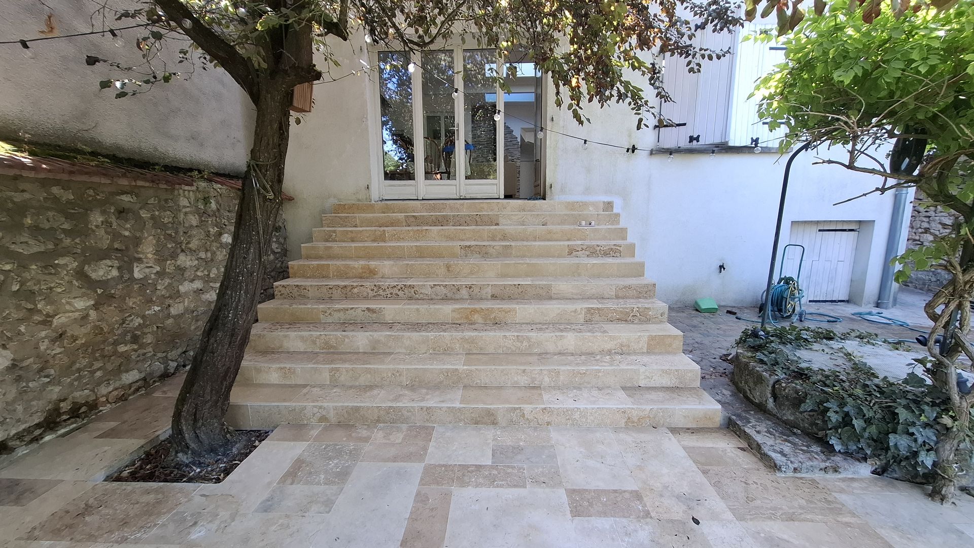 carrelage escalier en pierre travertin cunhabatiment.fr