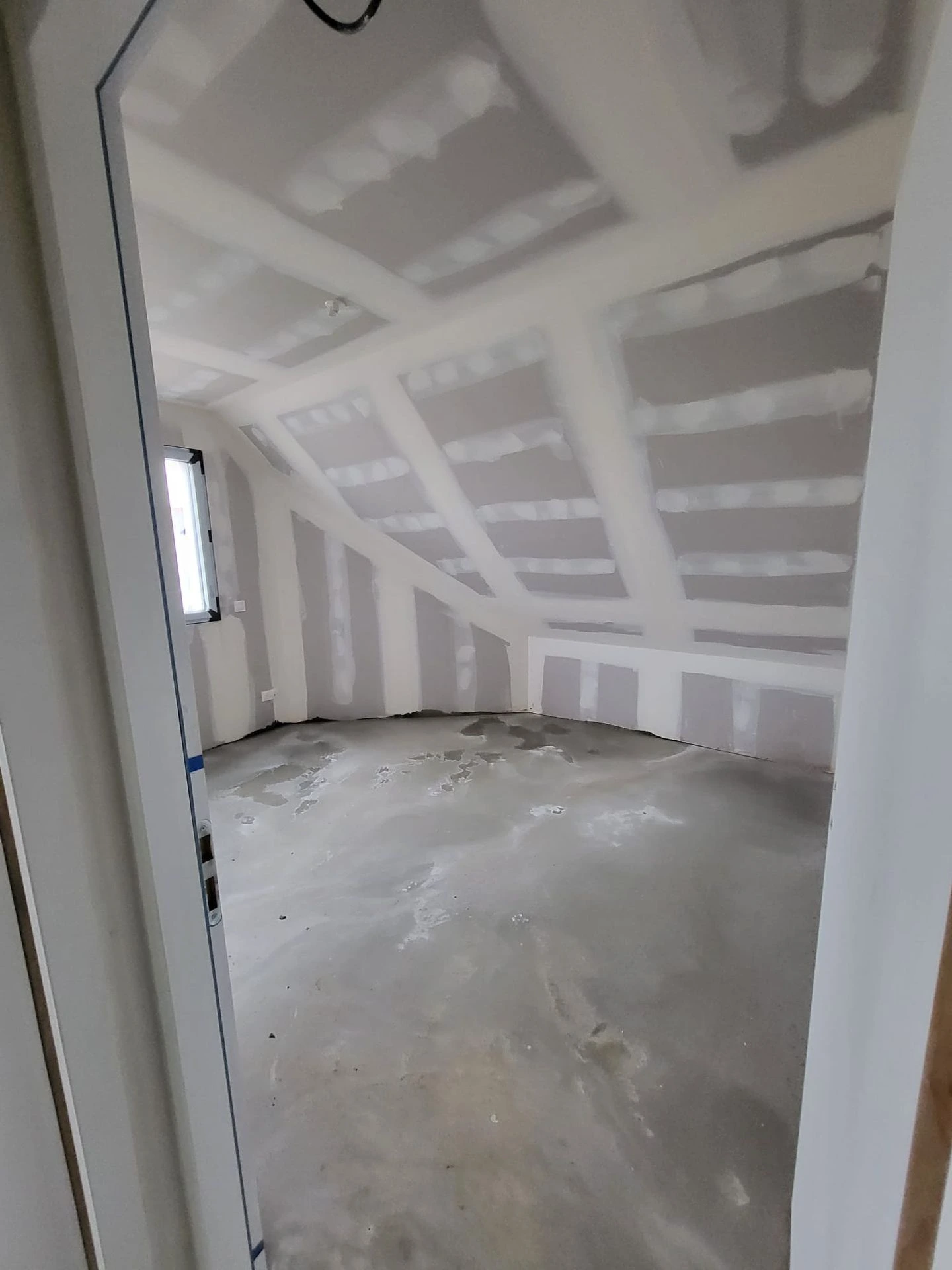 rampants d'un étage sous combles isolé en laine de verre et plaques de plâtre BA13 cunhabatiment.fr