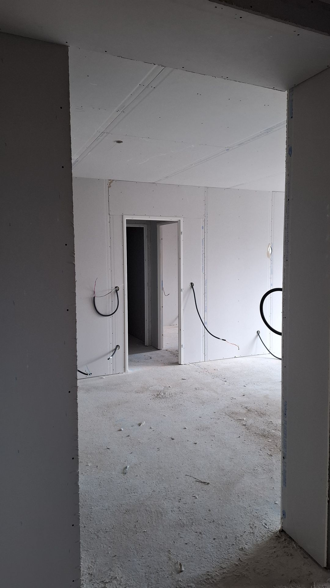 intérieur en plaque de plâtre BA13, avec la pose de portes intérieures cunhabatiment.fr