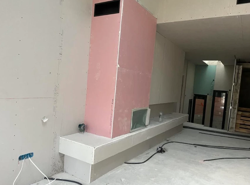 habillage en plaque de plâtre feu pour une cheminée cunhabatiment.fr