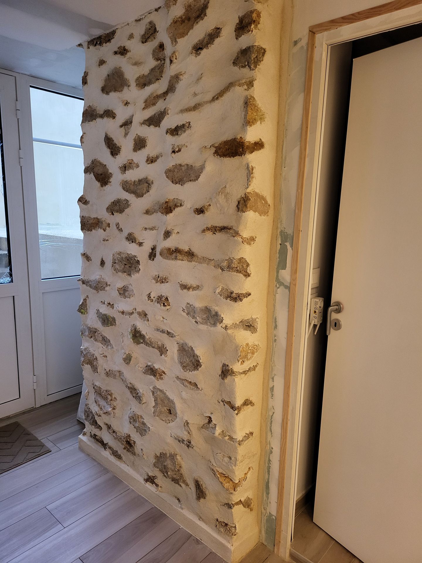 mur en pierre interieur à la chaux cunhabatiment.fr