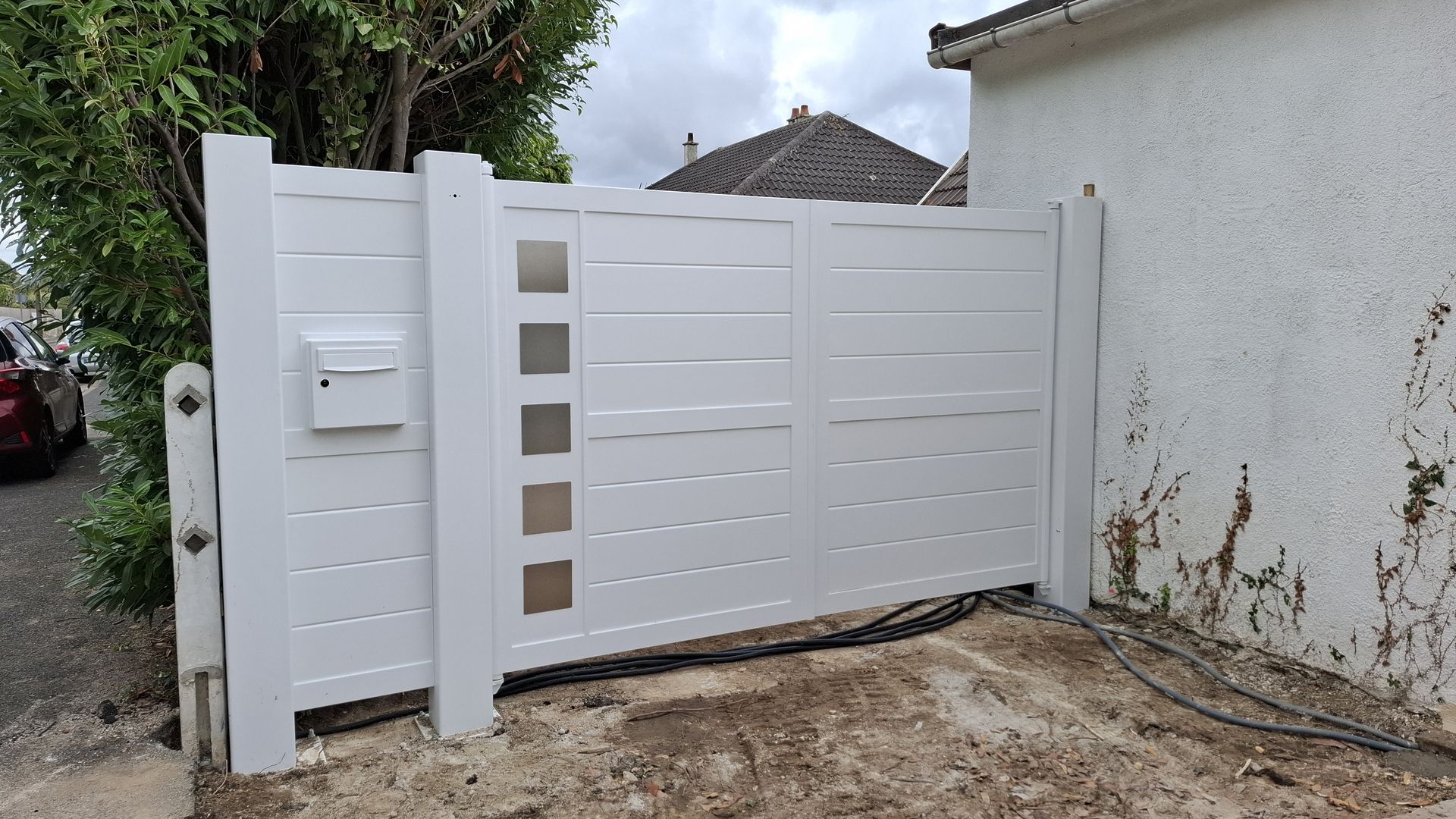 portail 2 portes battantes et une boite aux lettre cunhabatiment.fr